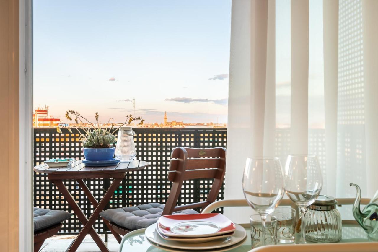 Apartamento Desde El Cielo De Triana Apartment เซบีญา ภายนอก รูปภาพ